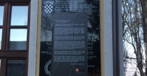 prelepljena tabla u Jasenovcu 29 12 2016